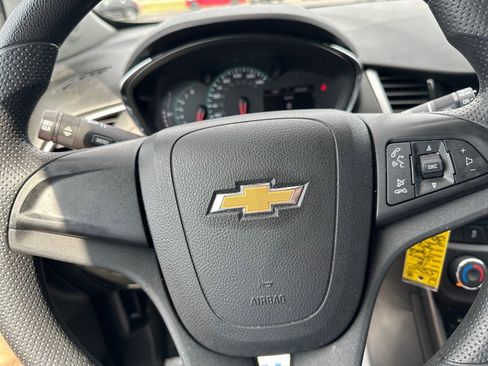Used 2018 Chevrolet Trax LS image 12