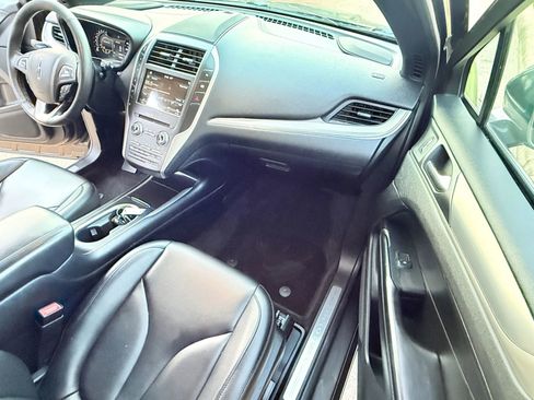 Used 2017 Lincoln MKC Premiere image 12