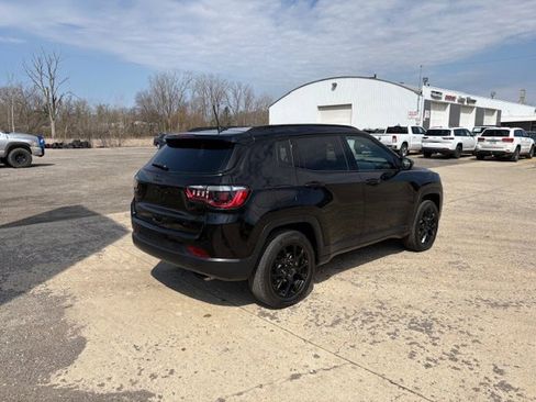 Used 2022 Jeep Compass Latitude w/ Convenience Group AWD/4WD image 4