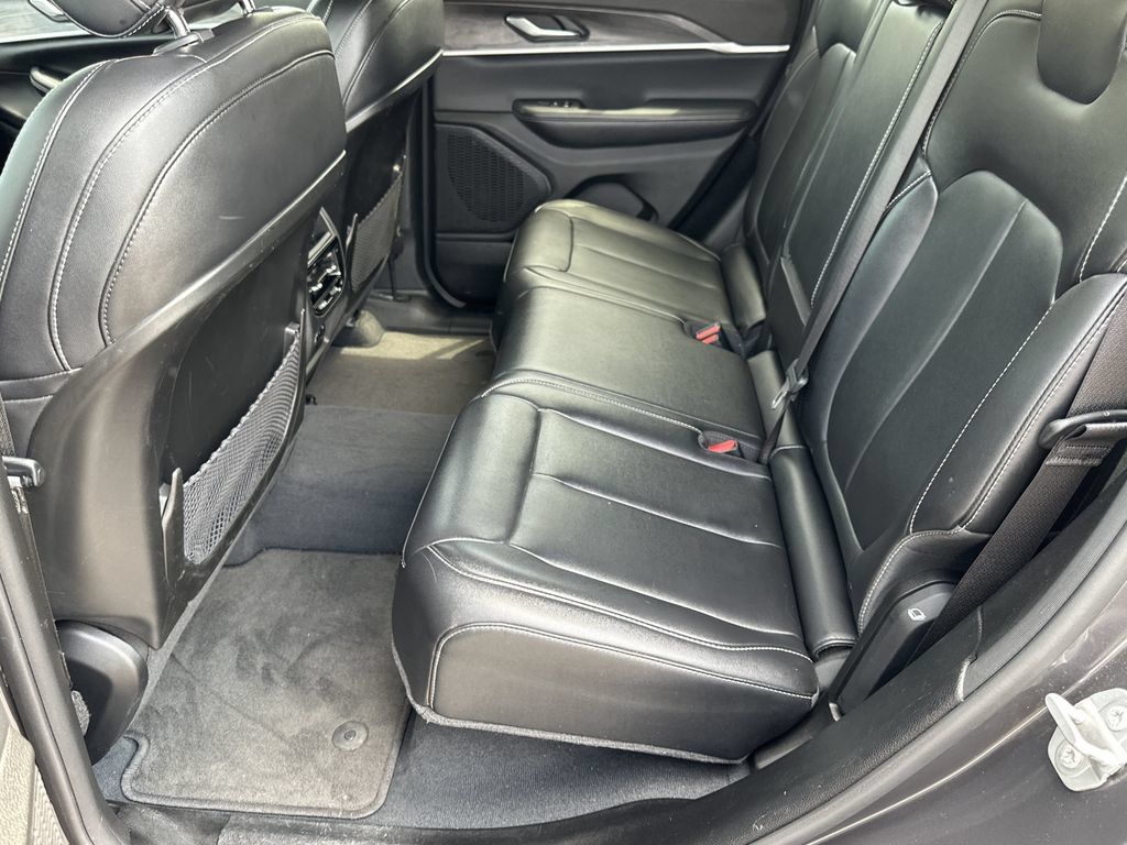 Used 2023 Jeep Grand Cherokee Limited AWD/4WD image 15