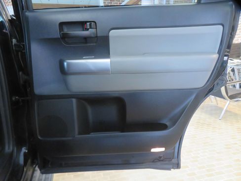 Used 2019 Toyota Sequoia SR5 AWD/4WD image 21