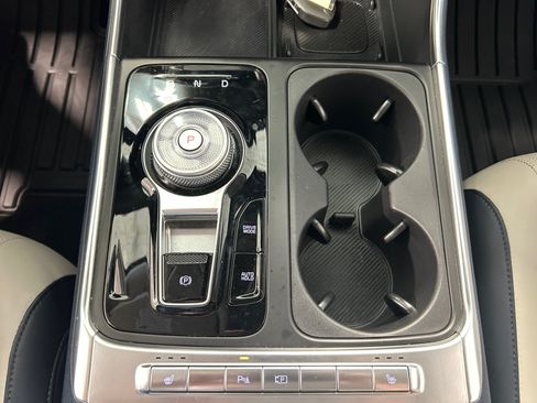 Used 2025 Kia Carnival EX FWD image 19
