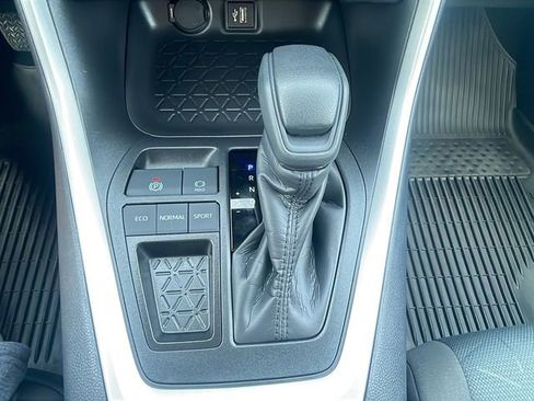 Used 2025 Toyota RAV4 XLE image 24