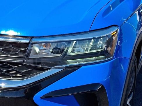 Certified 2023 Volkswagen Taos SE w/ Panoramic Sunroof Package image 12