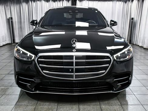 Used 2022 Mercedes-Benz S 500 4MATIC w/ AMG Line Package image 2