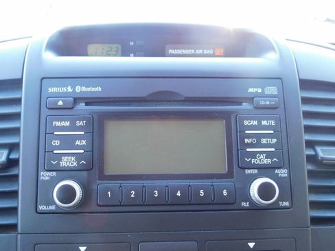 Used 2012 Kia Sedona LX image 13