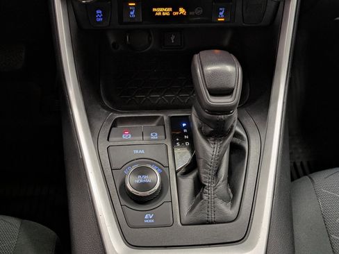 Used 2021 Toyota RAV4 XLE w/ XLE Grade Weather Package image 25