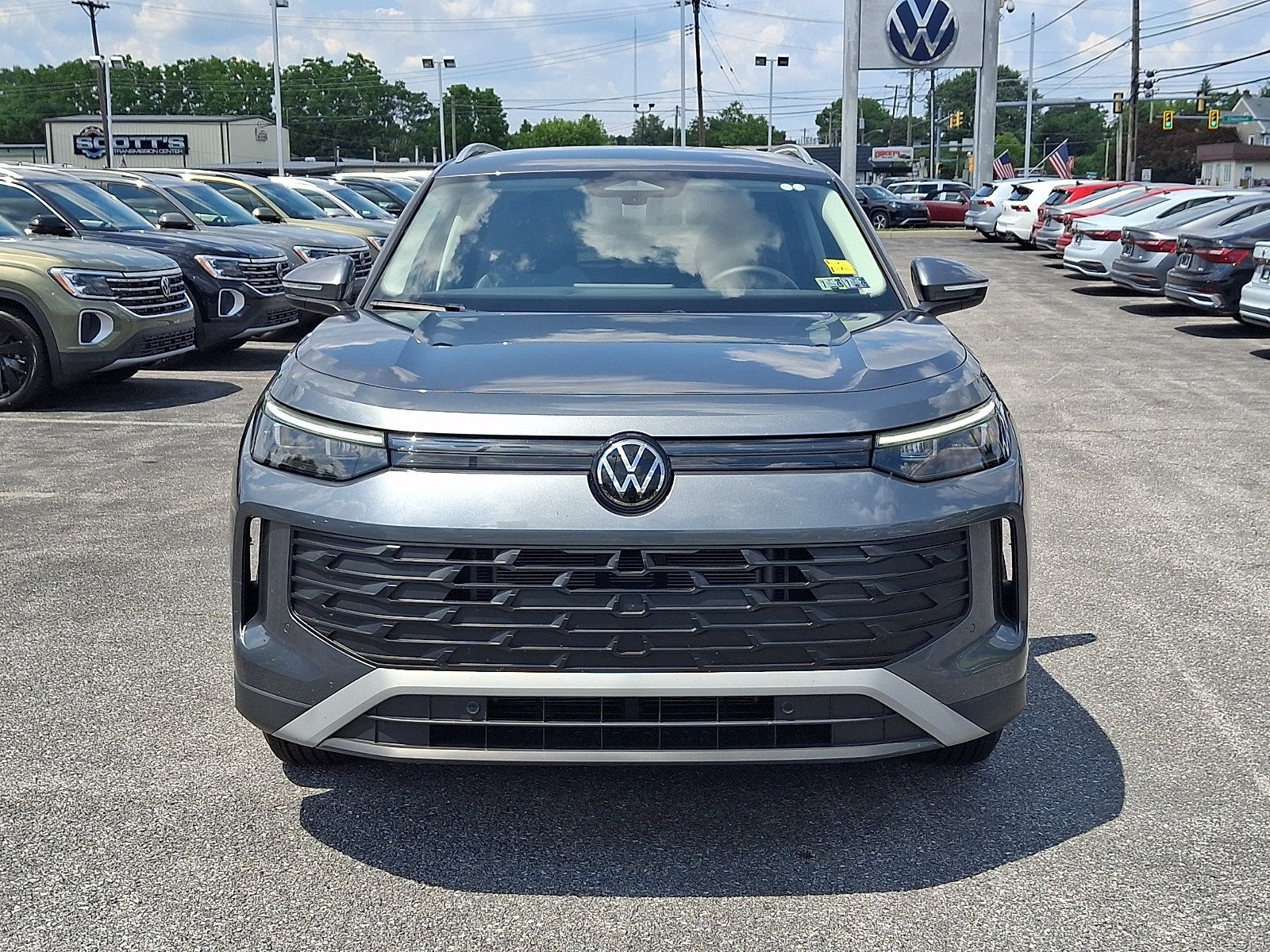 Used 2025 Volkswagen Tiguan S AWD/4WD image 3