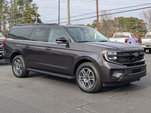 New 2026 Ford Expedition Max Active RWD image 2