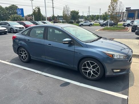 Used 2018 Ford Focus SEL FWD image 1