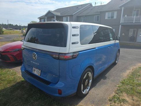 Used 2025 Volkswagen ID. Buzz Pro S Plus AWD/4WD image 21