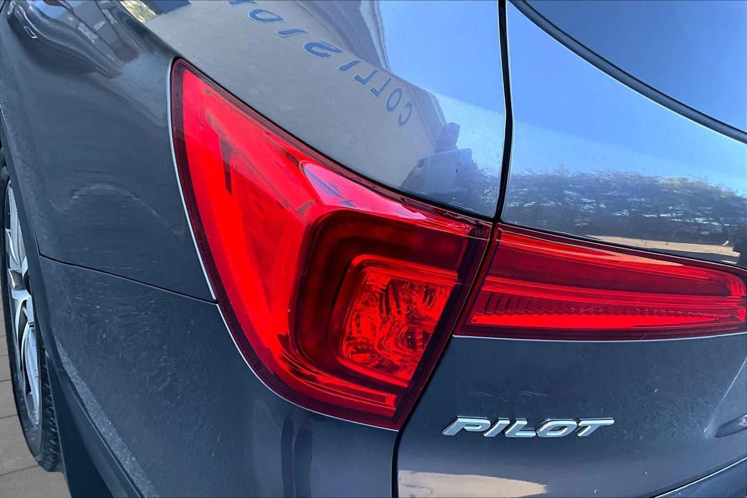 Used 2018 Honda Pilot Touring image 28