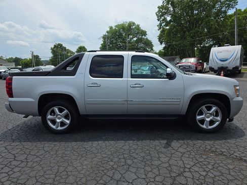 Used 2010 Chevrolet Avalanche LTZ AWD/4WD image 21