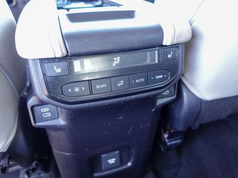 Used 2024 Toyota Grand Highlander AWD image 25