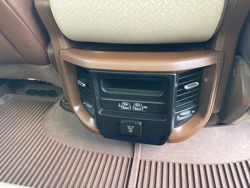 Used 2020 RAM 1500 Laramie AWD/4WD image 16