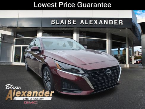 Used 2023 Nissan Altima 2.5 SV w/ SV Premium Package AWD/4WD image 1