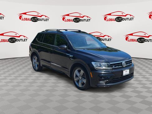Used 2020 Volkswagen Tiguan SE R-Line AWD/4WD image 2