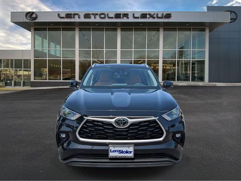 Used 2022 Toyota Highlander XLE AWD/4WD image 8