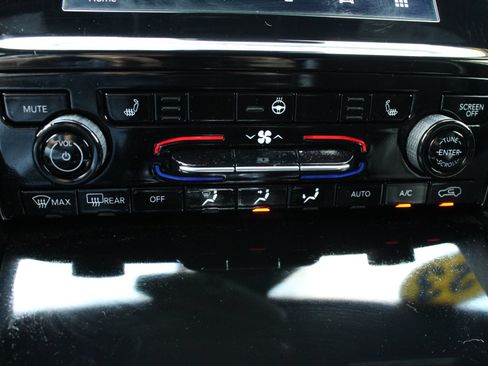 Used 2023 Jeep Grand Cherokee Altitude AWD/4WD image 43