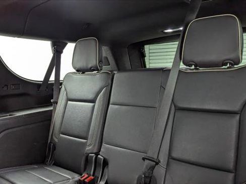 Used 2023 Chevrolet Suburban Premier image 18