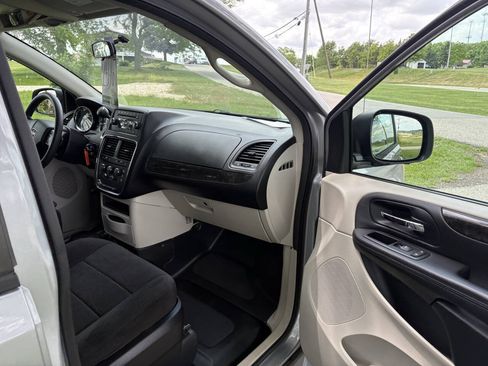 Used 2013 Dodge Grand Caravan SXT FWD image 28