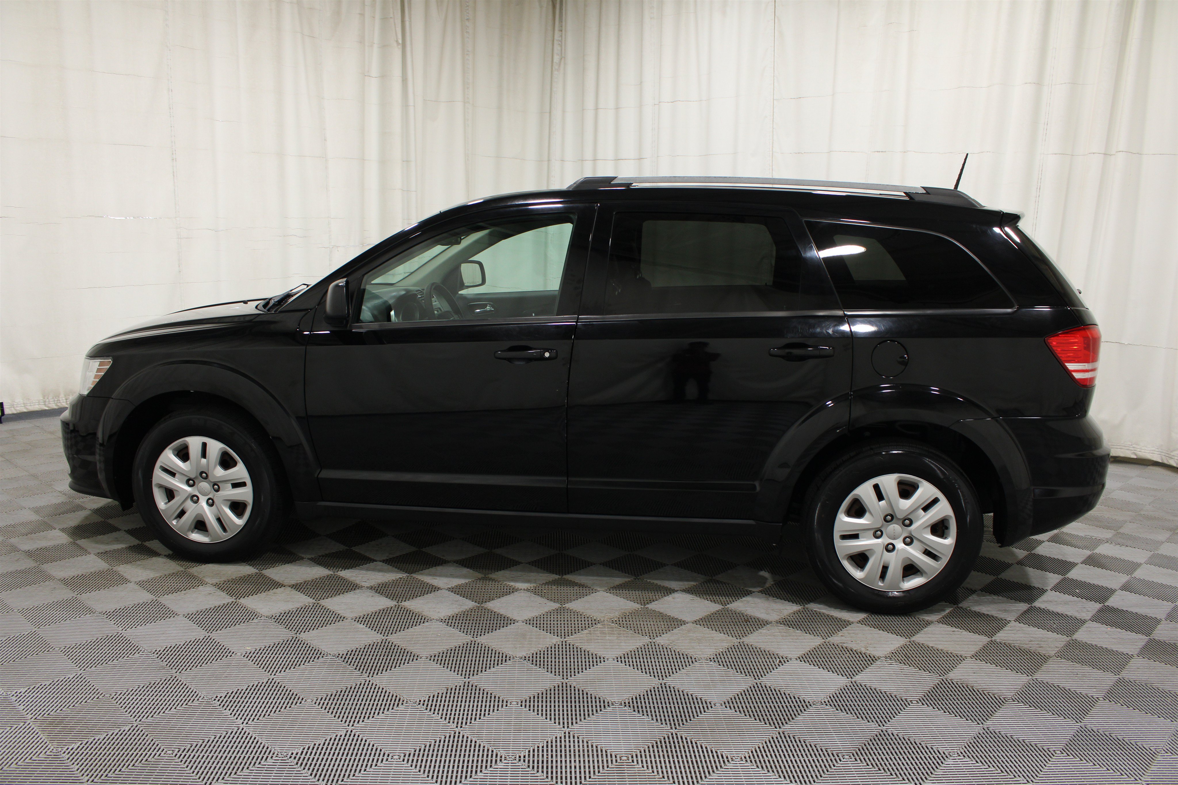 Used 2019 Dodge Journey SE FWD image 27