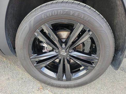 Certified 2023 Volkswagen Atlas SEL R-Line image 31