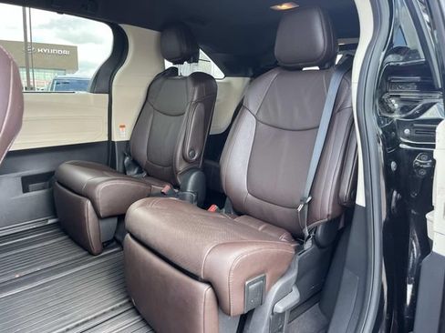 Used 2022 Toyota Sienna Platinum FWD image 19