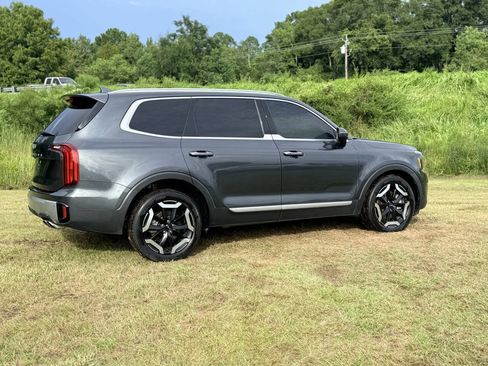 Used 2023 Kia Telluride S w/ S Sunroof Package FWD image 5