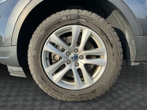 Used 2019 Ford Explorer XLT w/ Equipment Group 202A AWD/4WD image 9