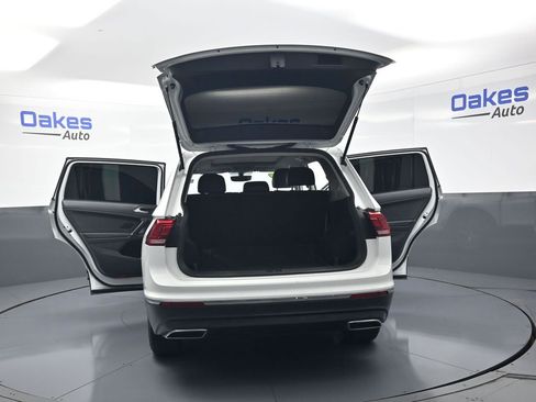 Used 2018 Volkswagen Tiguan SE w/ Panoramic Sunroof Package AWD/4WD image 56