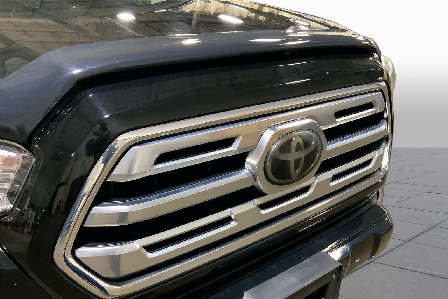 Used 2018 Toyota Tacoma Limited AWD/4WD image 30