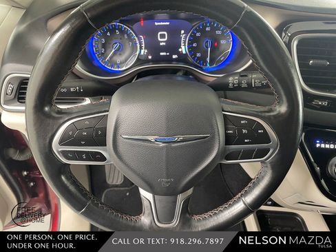 Used 2019 Chrysler Pacifica Touring-L Plus image 21