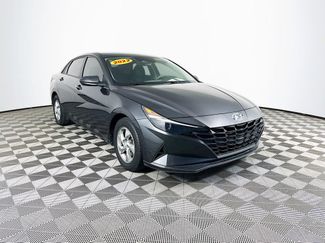 Used 2022 Hyundai Elantra SE FWD video 3