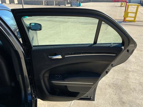 Used 2018 Chrysler 300 S w/ 300S Premium Group image 37