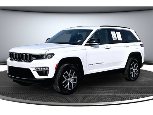 Certified 2025 Jeep Grand Cherokee Limited AWD/4WD image 16