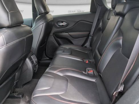 Used 2020 Jeep Cherokee Trailhawk w/ Cold Weather Group AWD/4WD image 31