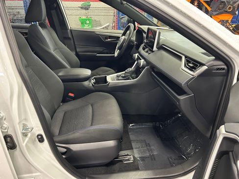 Certified 2024 Toyota RAV4 SE w/ Convenience Package image 28