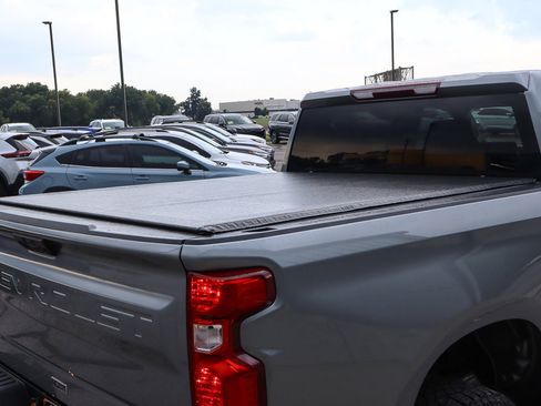 Used 2023 Chevrolet Silverado 1500 Custom Trail Boss w/ LPO, Dark Essentials Package image 5