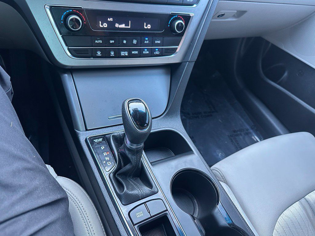Used 2017 Hyundai Sonata SE FWD image 14