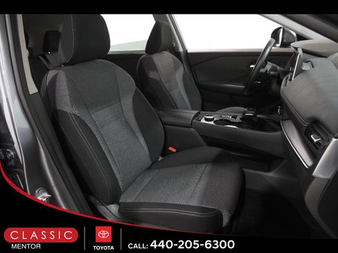 Used 2023 Nissan Rogue SV AWD/4WD image 16