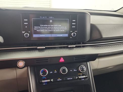 Used 2024 Kia Carnival LX FWD image 13