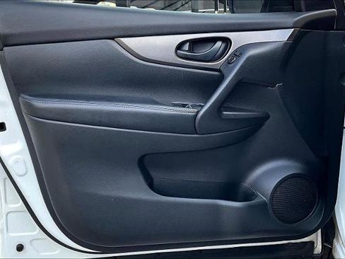 Certified 2019 Nissan Rogue Sport S image 20