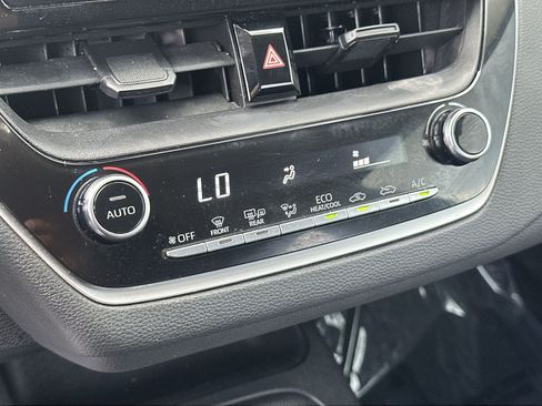 Used 2021 Toyota Corolla LE FWD image 18