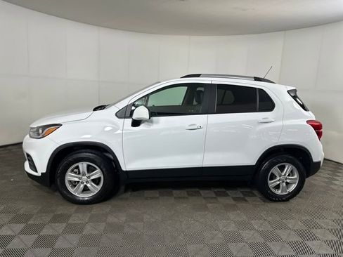 Used 2022 Chevrolet Trax LT w/ LT Convenience Package image 6