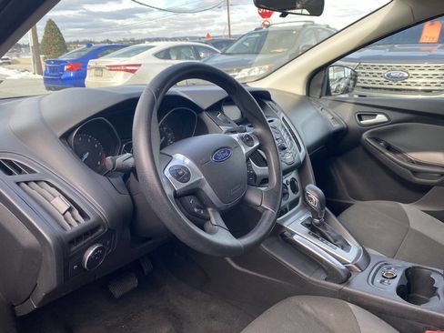 Used 2013 Ford Focus SE w/ SE Winter Pkg image 11