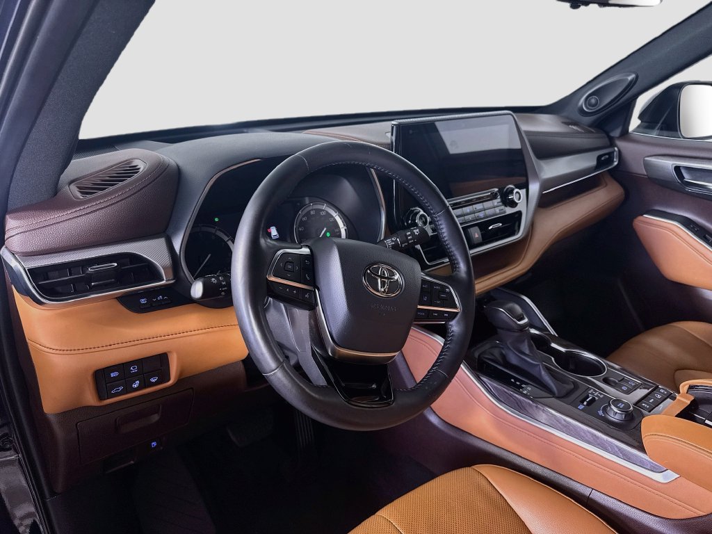 Used 2020 Toyota Highlander Platinum AWD/4WD image 18
