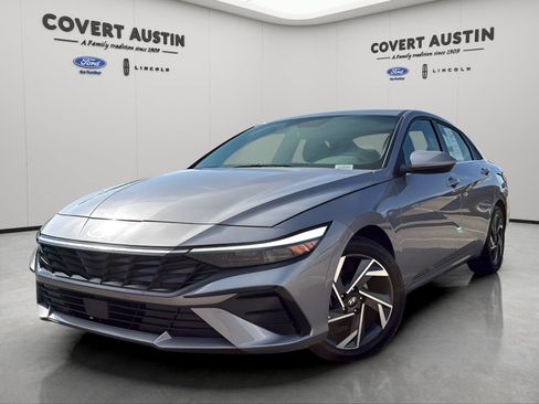 Used 2025 Hyundai Elantra SEL FWD image 1