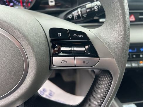 Used 2023 Hyundai Elantra SEL image 15