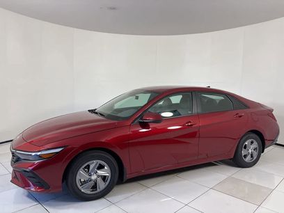 New 2025 Hyundai Elantra SE
